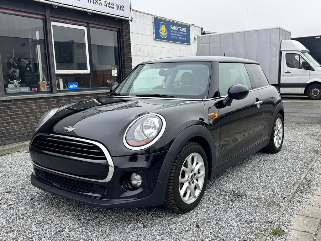 Mini, 4 zetels, Stof, 4 cilinders, Zwart
