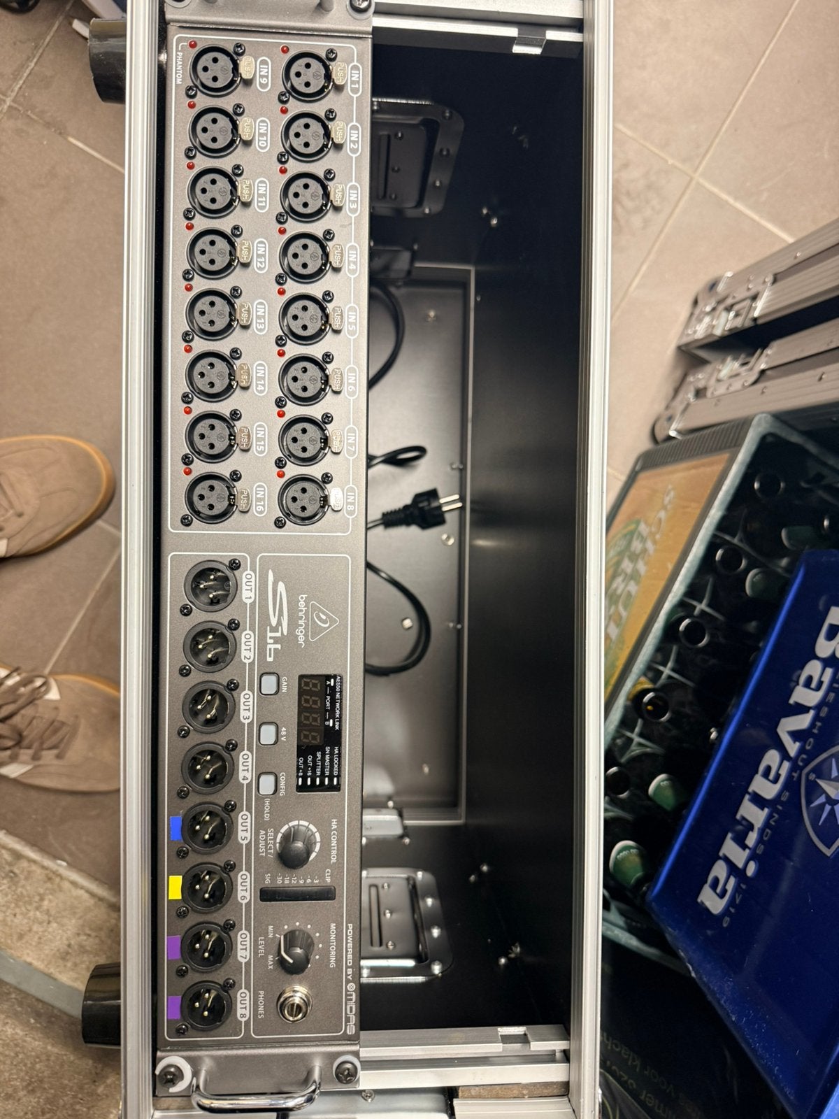 Behringer s16 met flightcase, Muziek en Instrumenten, Ophalen, Zo goed als nieuw