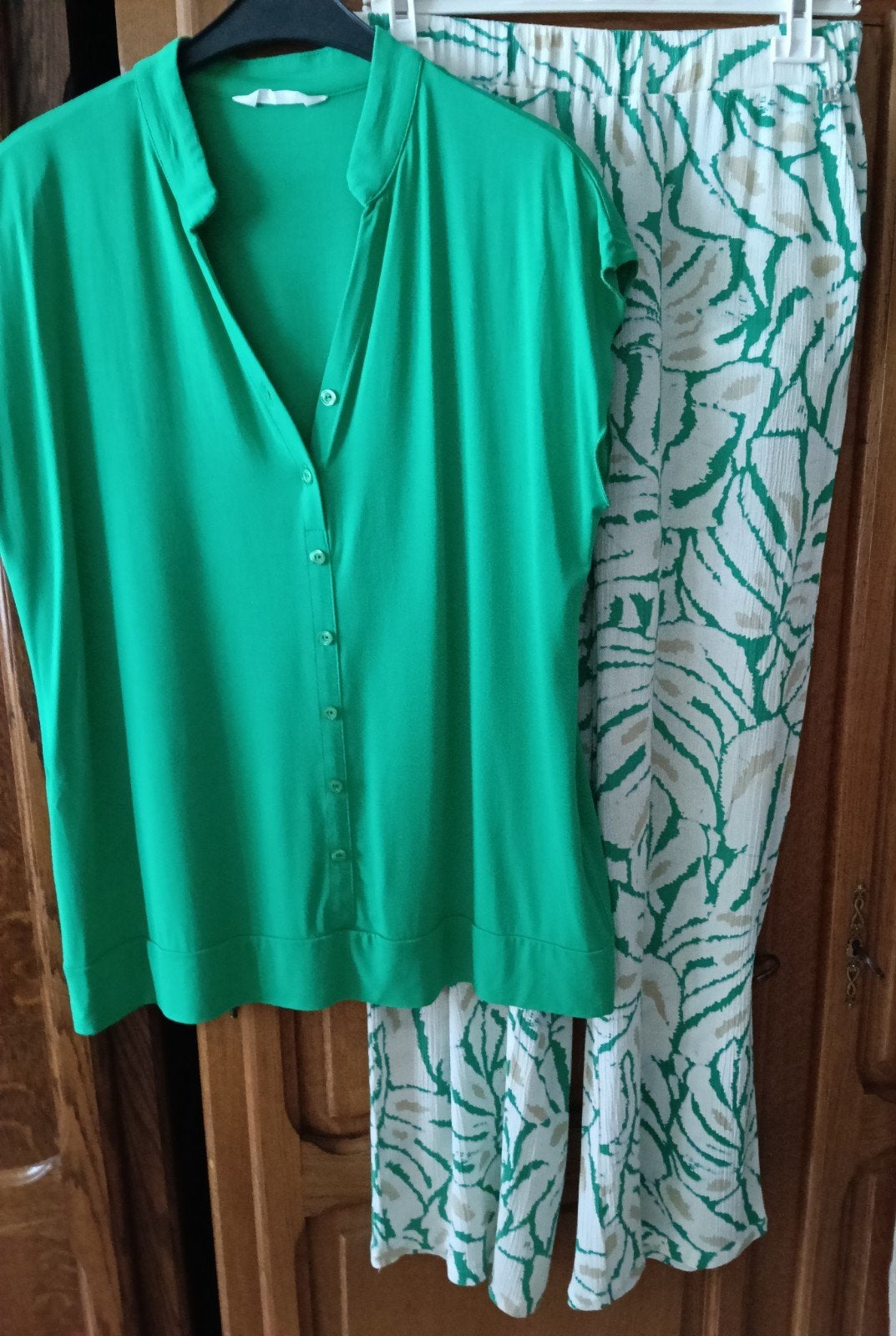 Groen t shirt met bijpassende broek, Kleding | Dames, Ivy beau, Maat 42/44 (L), Ophalen of Verzenden, Gedragen
