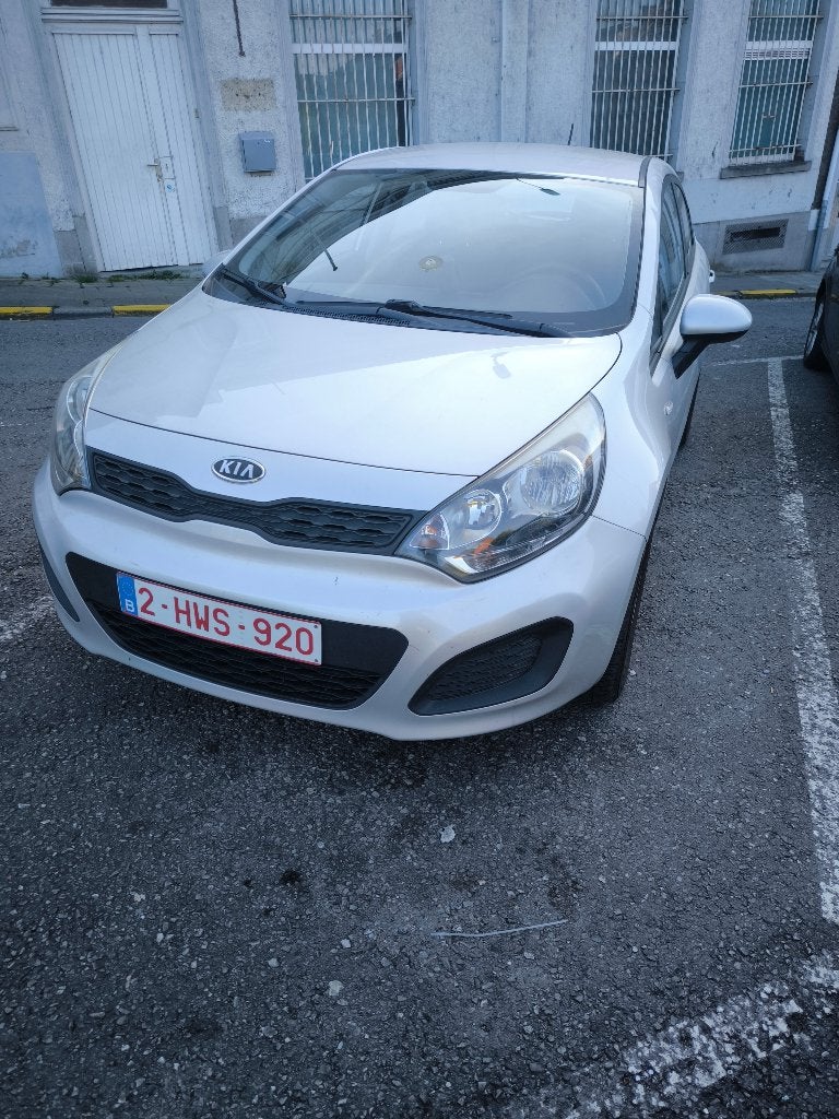 A vendre KIA RIO 1.2 LOUNGE ESSENCE 2012, Auto's, Kia, Voorwielaandrijving, Euro 5, Stof, 4 cilinders