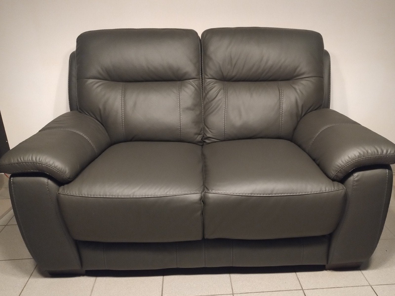 KOOPJE: Mooie Lederen Zetel  2-zit/tweezit- NIEUW!!, Huis en Inrichting, Zetels | Zetels, Ophalen, Minder dan 75 cm, 150 tot 200 cm