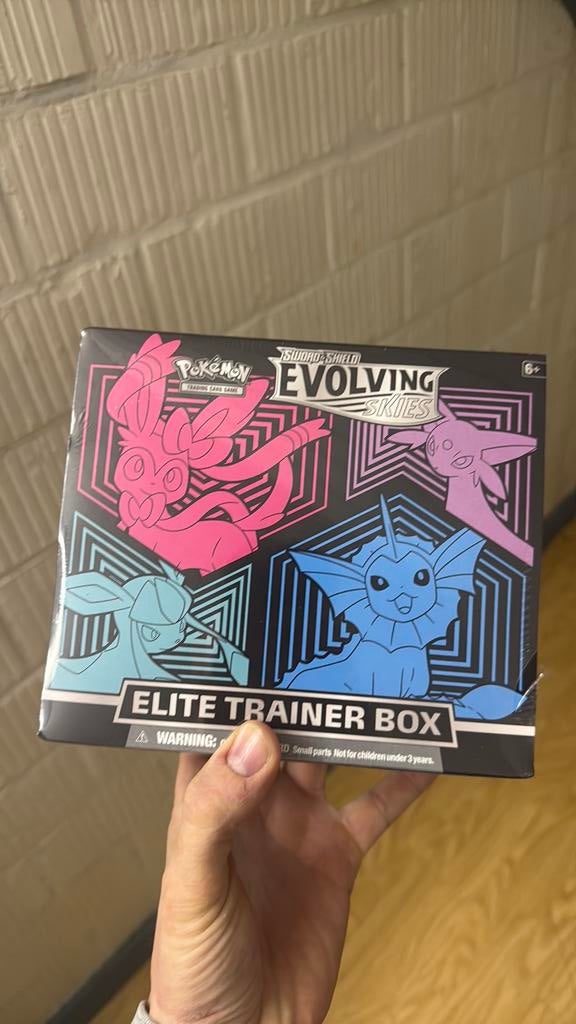 Pokemon evolving skies elite trainer box (scheur), Enlèvement, Comme neuf