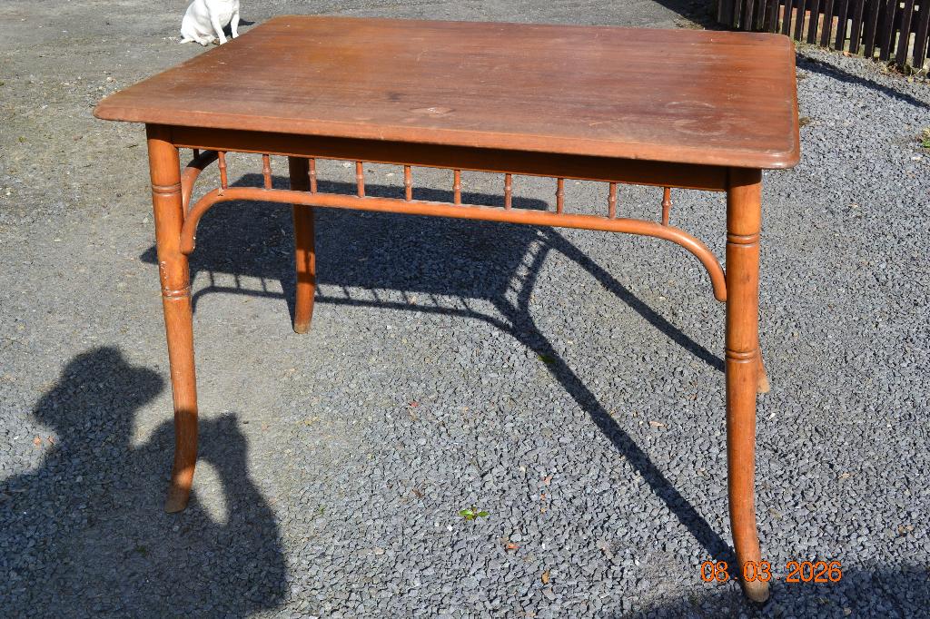 Jolie petite table, Enlèvement