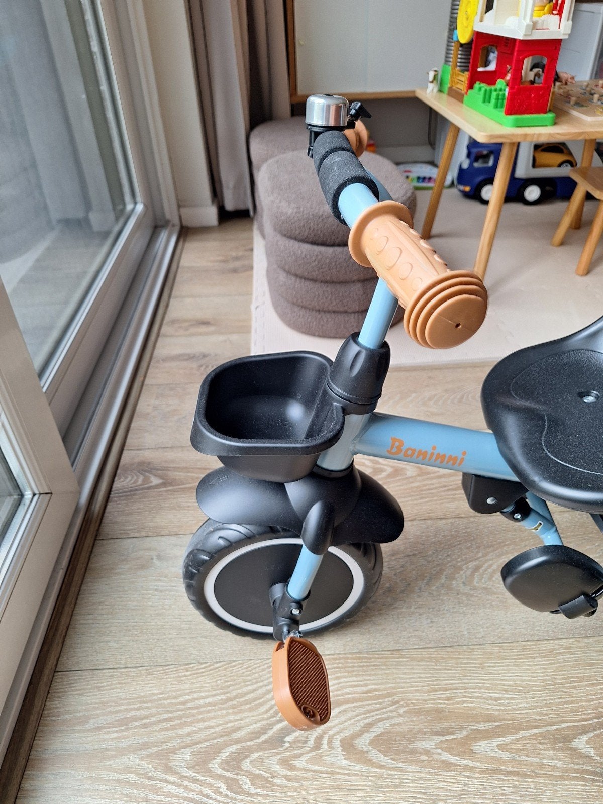 Driewieler peuter met duwstang merk Baninni, Ophalen, Duwstang