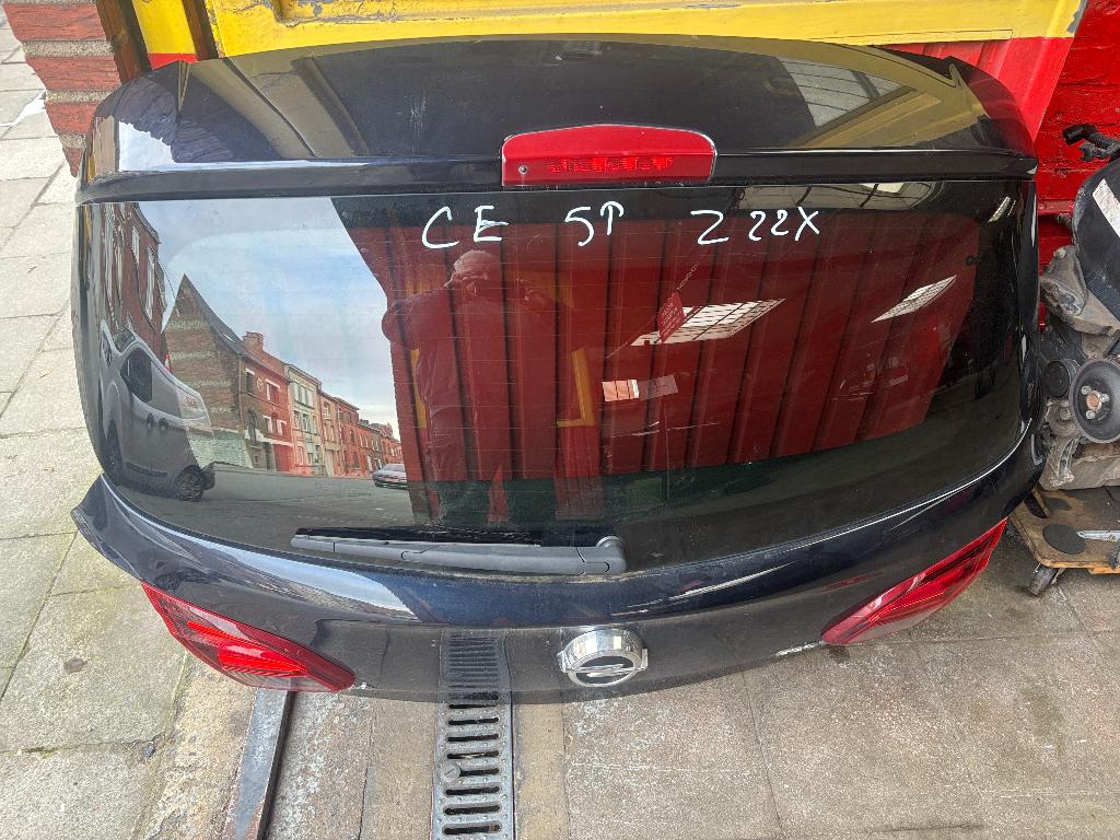 HAYON OPEL CORSA E, Arrière, RUE BRIGADE PIRON 307, Haillon arrière, Enlèvement