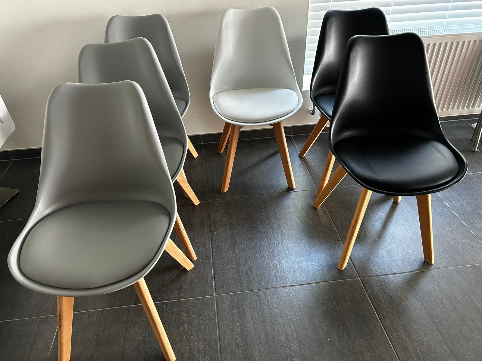 Wegens verhuis wachtzaal/kantine stoelen te koop, Huis en Inrichting, Stoelen, Ophalen, Zo goed als nieuw, Grijs
