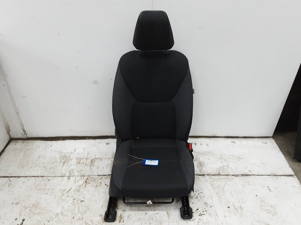 STOEL RECHTS VOOR Toyota Yaris IV (P21 / PA1 / PH1), Gebruikt, Toyota