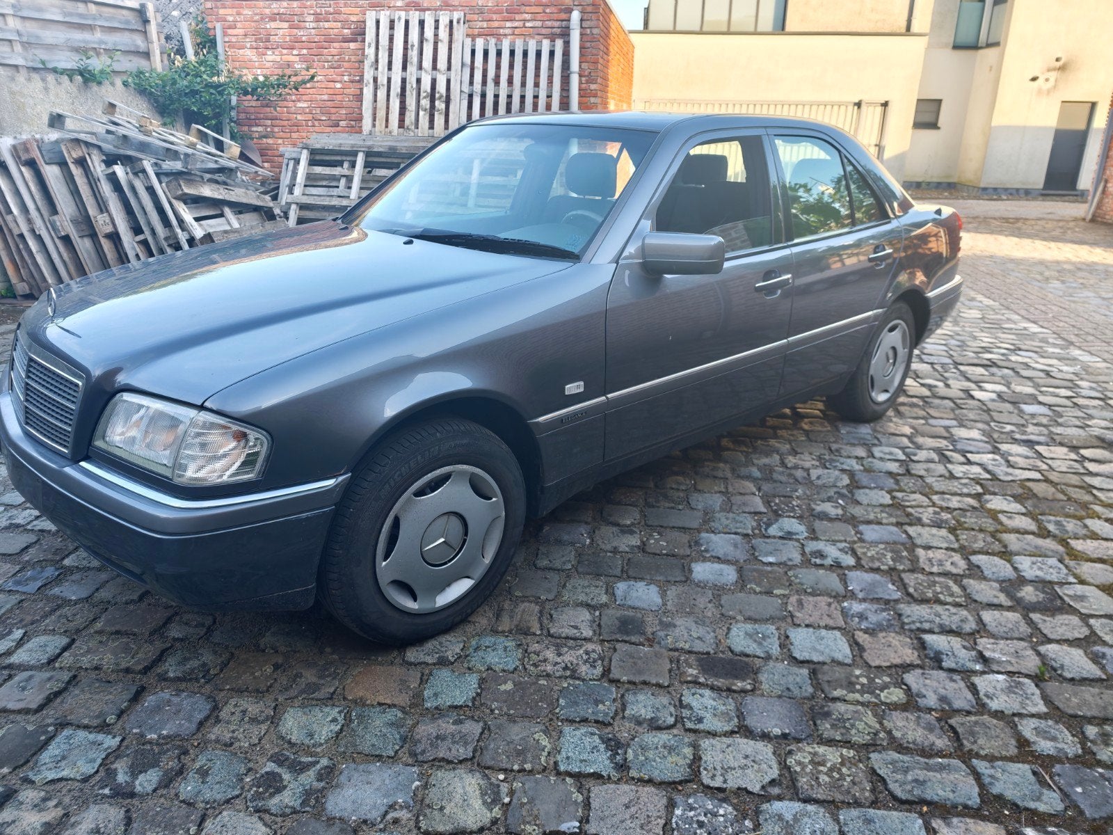 Mercedes c180benzin LPG, Autos, Achat, 4 portes, Carnet d'entretien, 5 places
