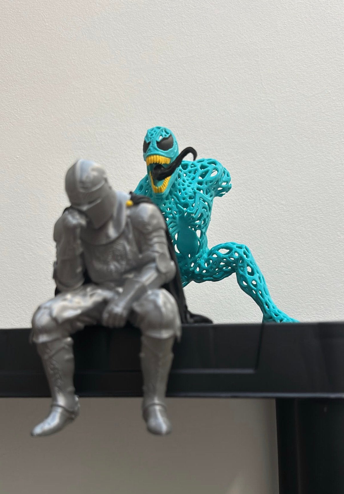 Venom en de ridder te koop., Ophalen