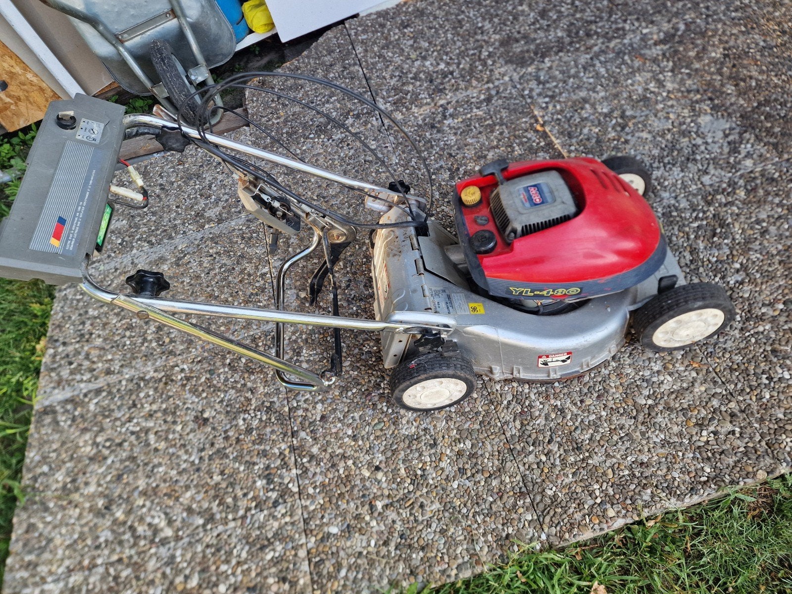 grasmaaier defect

Kleine onderdeel dat op de foto staat als, Ophalen, Opvangzak
