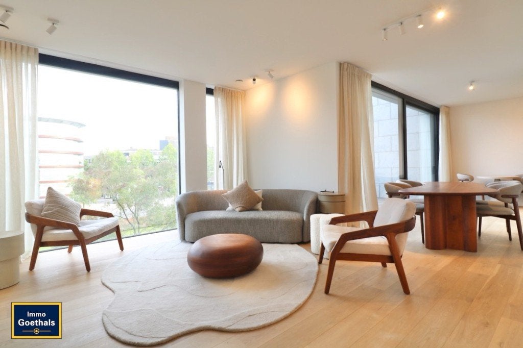 Design salon Ethnicraft + 2 exclusieve Friday Lounge Chairs, Huis en Inrichting, Ophalen, Hout, Overige maten, 150 tot 200 cm