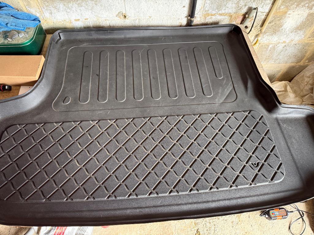 Tapis de coffre pour BMW 330e Touring, Autos : Pièces & Accessoires, Habitacle & Garnissage, BMW, Utilisé, Enlèvement