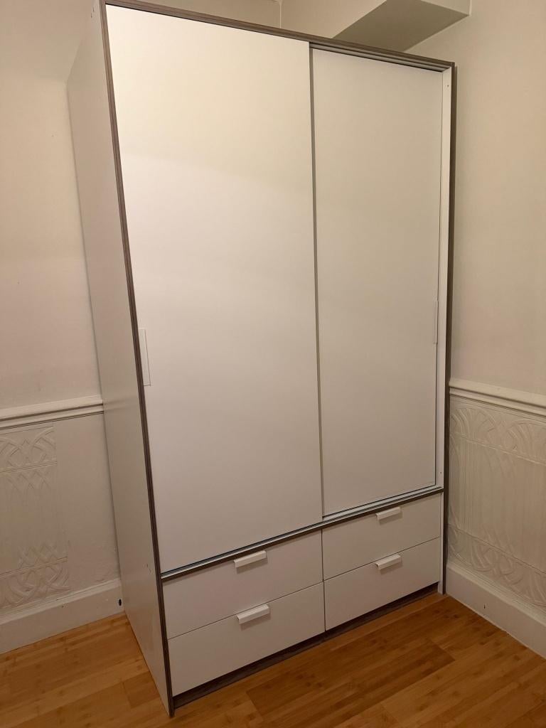Two wardrobes for sale / deux armoires a vendre, Maison & Meubles, Armoires | Mobilier de télévision, Enlèvement, Comme neuf