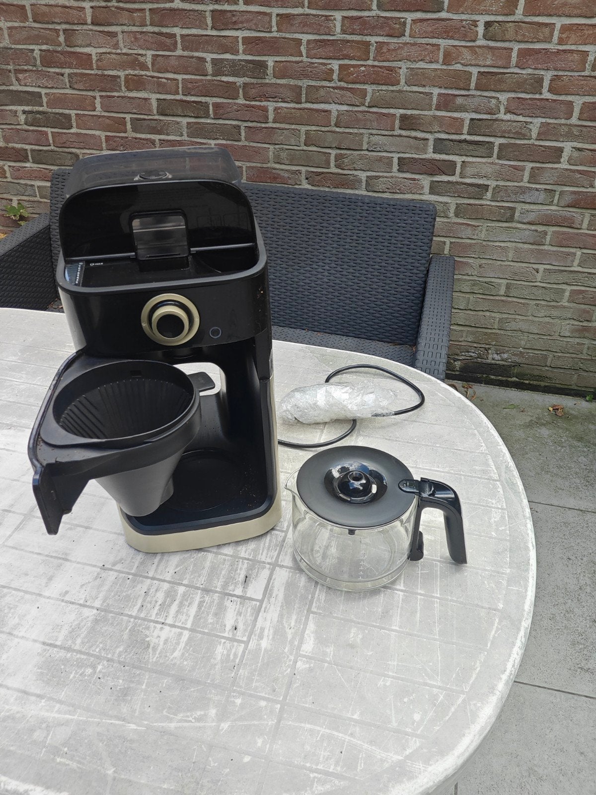 Cafetière Philips HD7768 avec broyeur à grains intégré, Electroménager, Réservoir d'eau amovible, Café moulu, 10 tasses ou plus