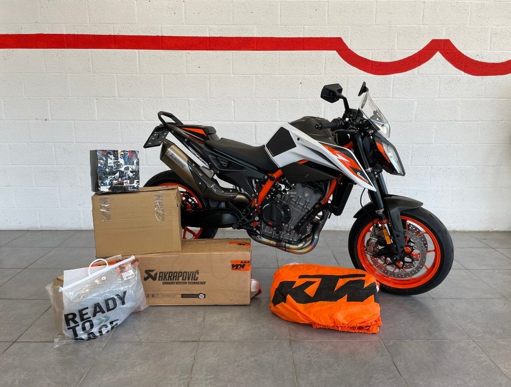 Ktm duke 890 r *AKRAPOVIC*, Motos, Motos | KTM, Échappement sport, Entreprise, 2 cylindres, Neuf
