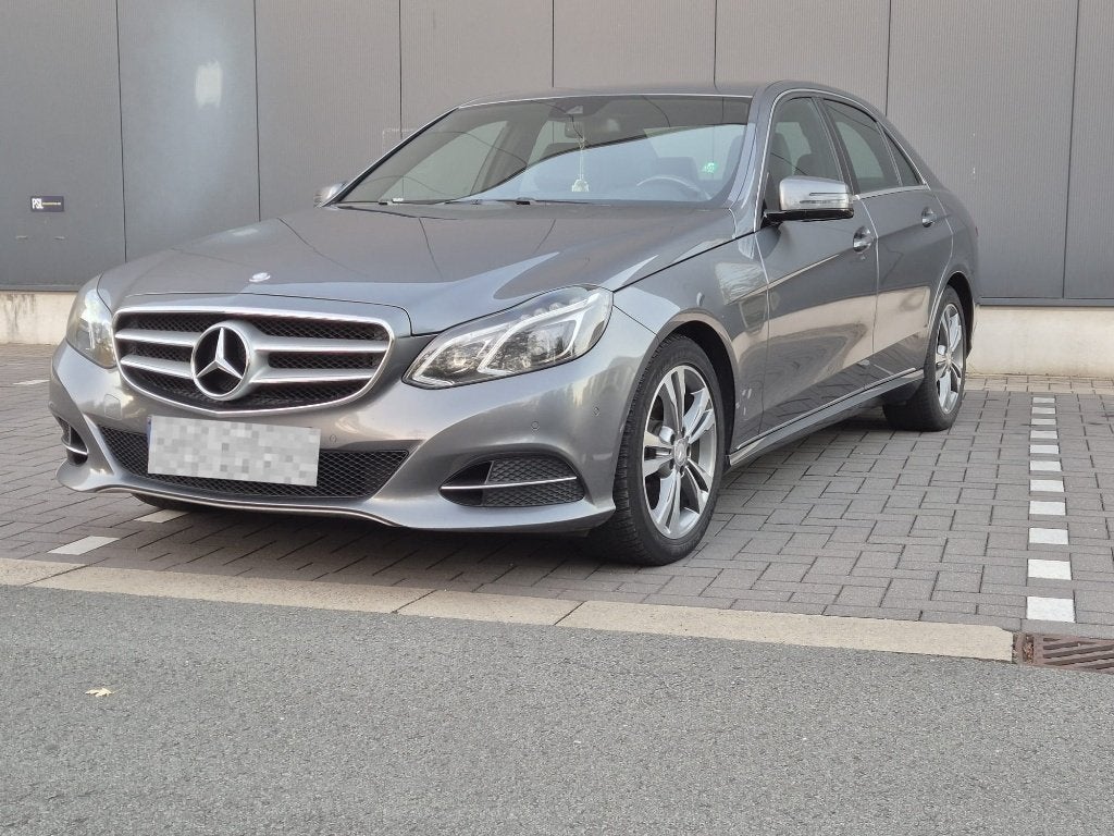 Mercedes-Benz E220 Bluetec, Auto's, 4 deurs, Achterwielaandrijving, Parkeersensor, Leder en Stof