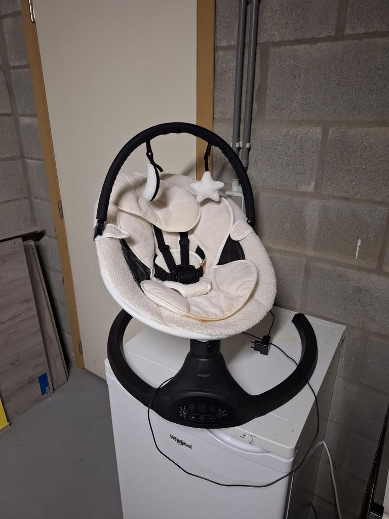 Luvion baby swing, Kinderen en Baby's, Wipstoeltjes, Ophalen