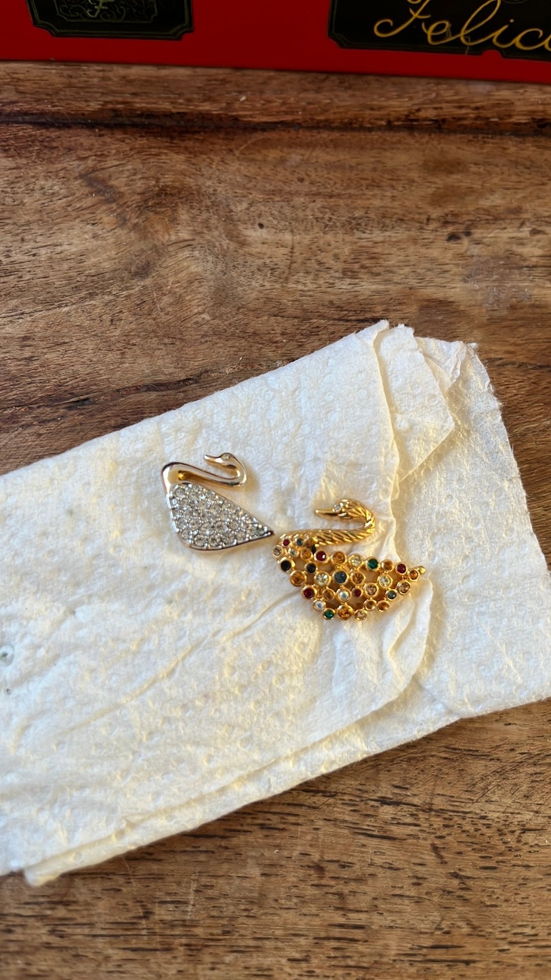 2 broches, Ophalen, Zo goed als nieuw