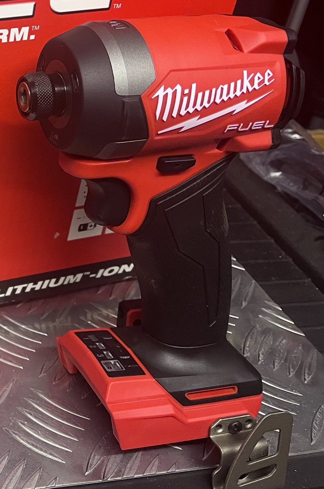 Visseuse à choc M18 Milwaukee, Bricolage & Construction, 400 à 600 watts, Enlèvement ou Envoi, Comme neuf, Perceuse