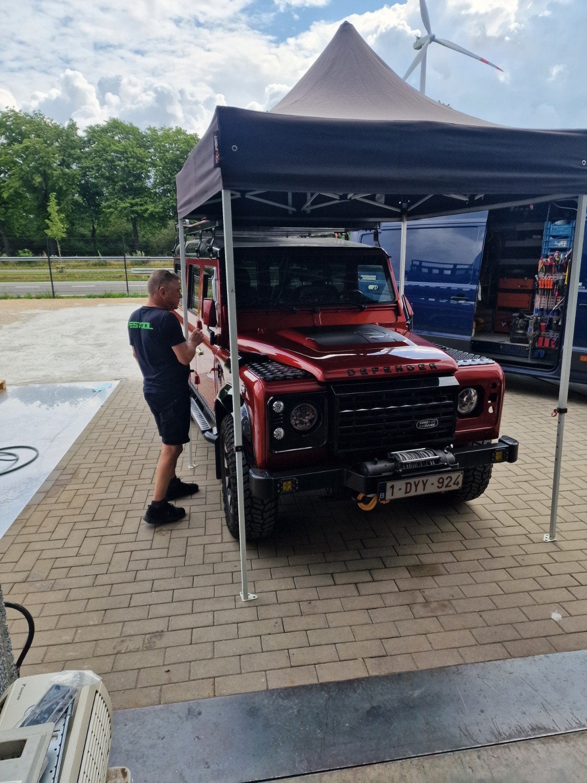 Defender 110 in perfecte staat. WORKS V8 LOOK, Auto's, Dealer onderhouden, Zwart, 4 cilinders, 7 zetels