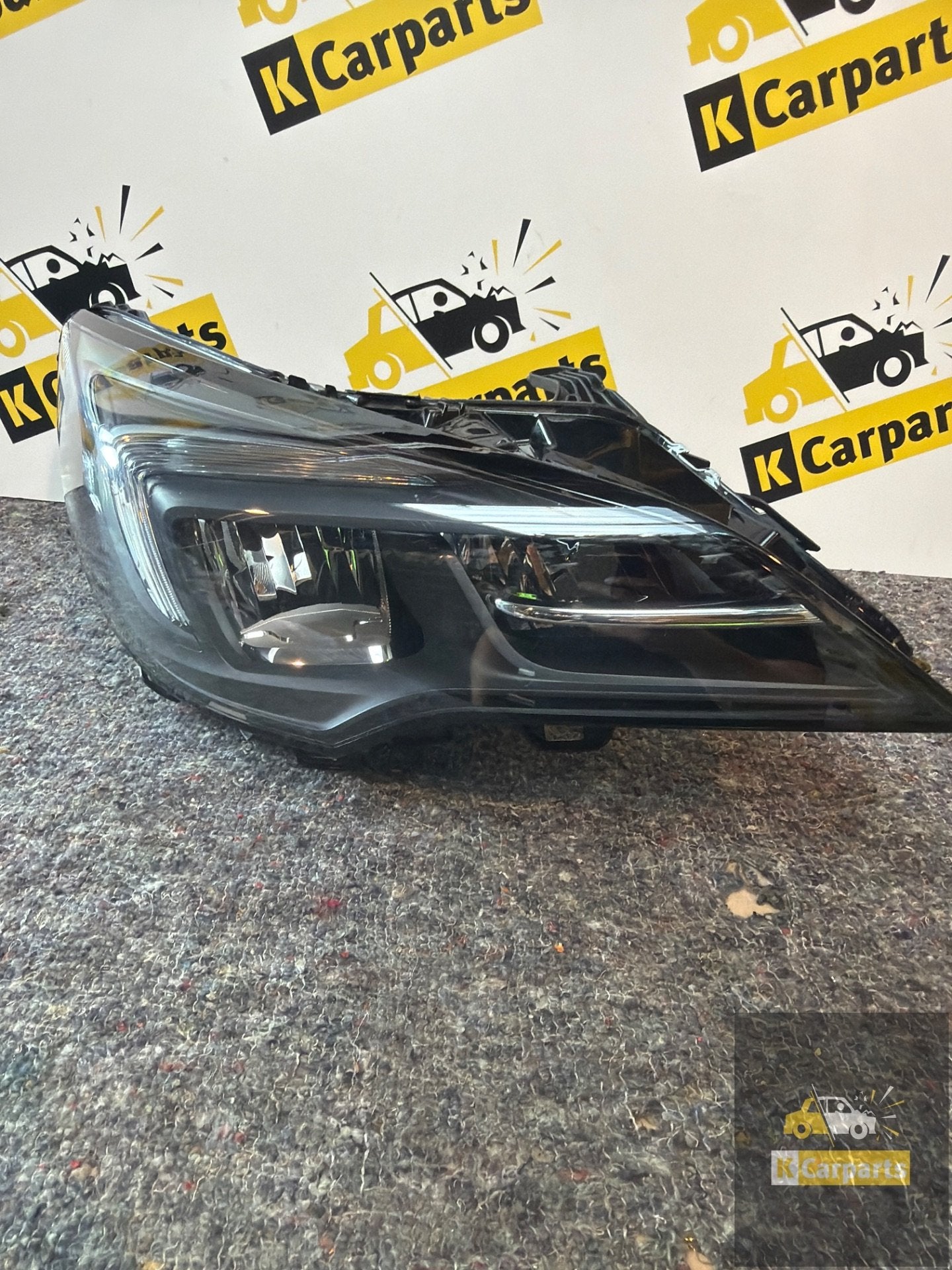 Phare avant droit Full LED pour Opel Astra K V Facelift 3919, Opel Automobile GmbH, Opel, Bahnhofsplatz 1
65423  Russelsheim am Main, DE