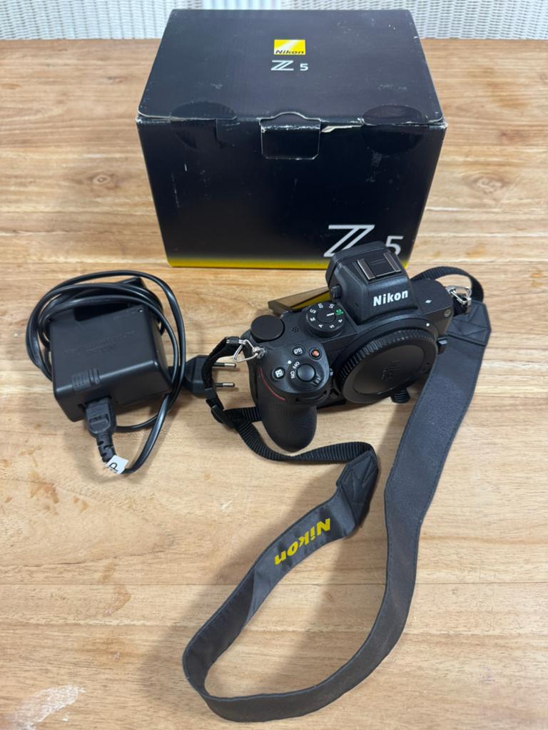 Nikon Z5, Audio, Tv en Foto, Fotocamera's Digitaal, Ophalen, Zo goed als nieuw, Nikon