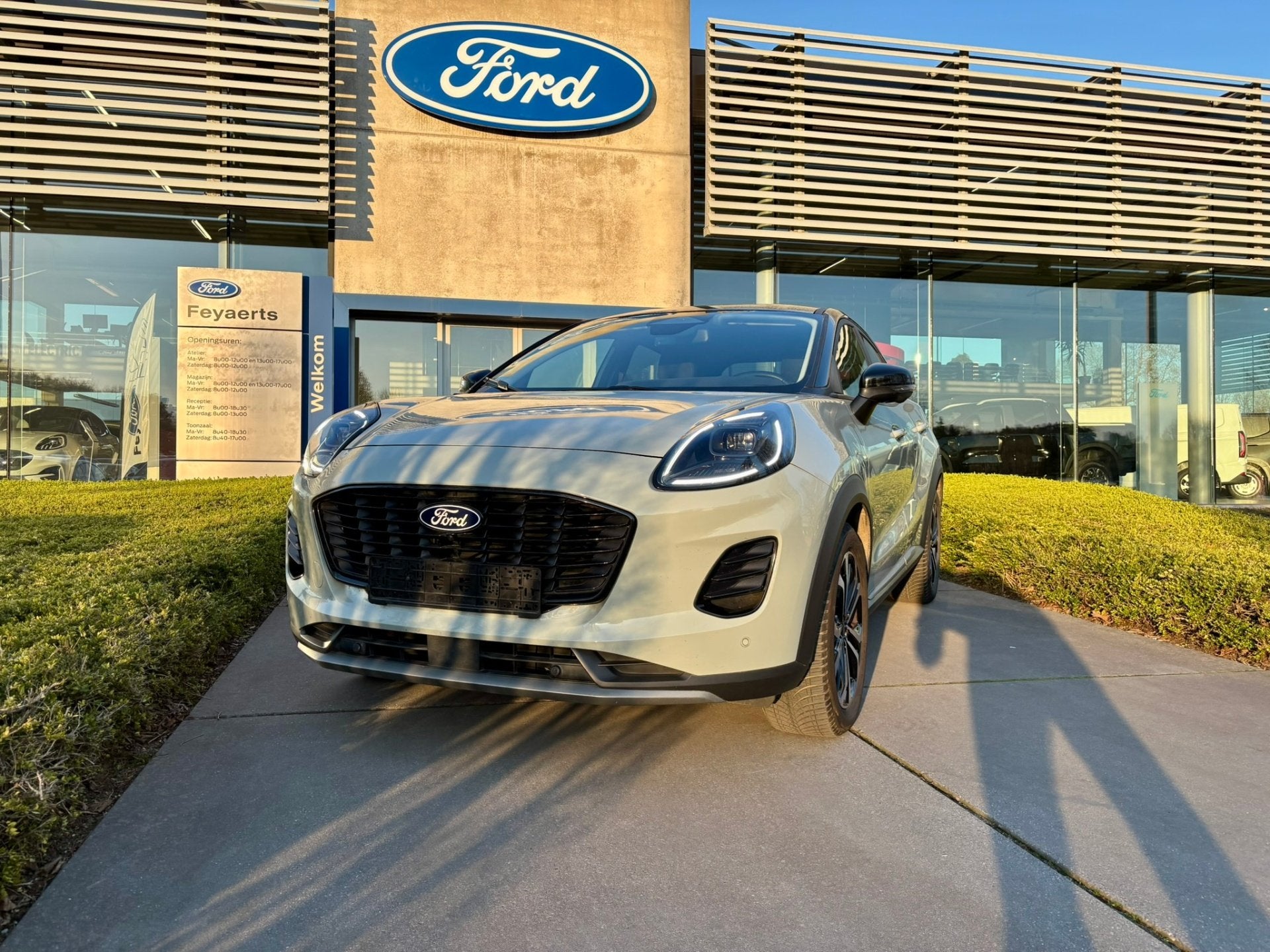 Ford Puma Ecoboost mHEV Titanium Stock (bj 2024), Auto's, Stof, Euro 6, 130 g/km, Hybride Elektrisch/Benzine