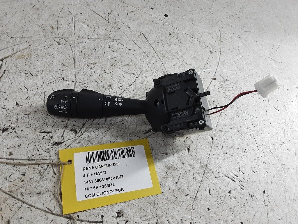 KNIPPERLICHTSCHAKELAAR Renault Captur I (2R) (255075007R), Gebruikt, Renault, Peter-Huppertz-Straße 5
51063  Köln, DE, Dialog.deutschland@renault.de