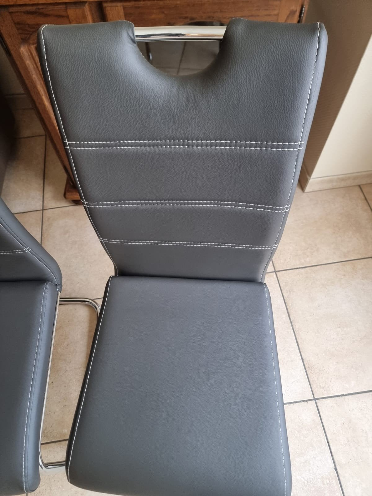 6 chaises de salon en cuir en très bon état, Maison & Meubles, Comme neuf, Enlèvement