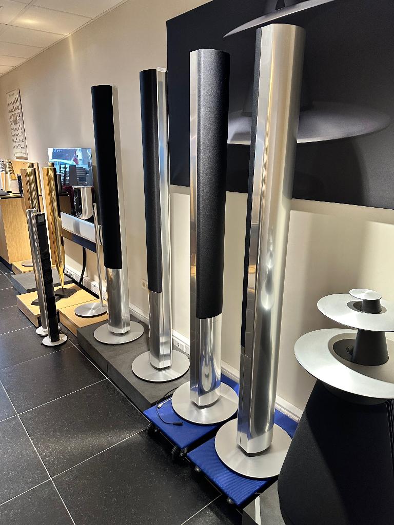 2 paar Bang & Olufsen Beolab 1 met nieuwe zwarte doeken B&O, Info@bang-olufsen.dk, Zo goed als nieuw, 120 watt of meer, Bang & Olufsen Alle 1 / DK-7600 Struer / Denmark