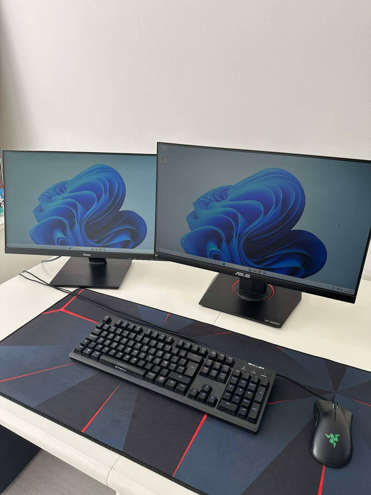 Gaming computer met 2 monitors, keyboard en muis, Computers en Software, Desktop Pc's, Gebruikt, Gaming, HDD, 3 tot 4 Ghz