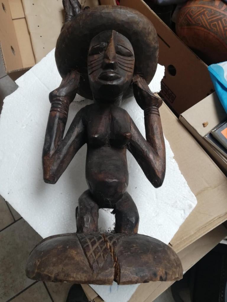 Tabouret Luba, Enlèvement ou Envoi