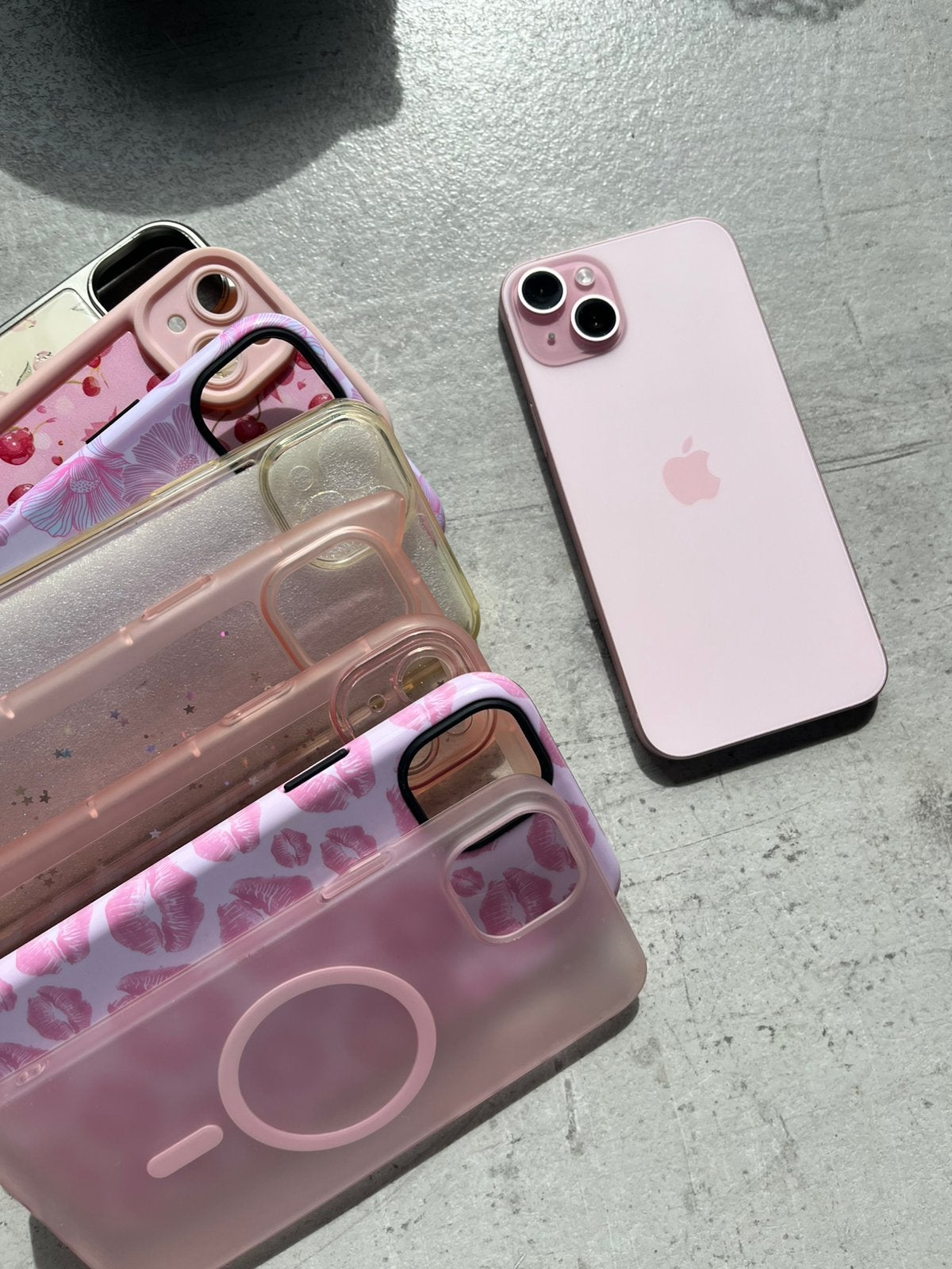 iPhone 15 Plus 256 Go Rose + chargeur + 9 coques, IPhone 15, Enlèvement ou Envoi, Rose, Comme neuf