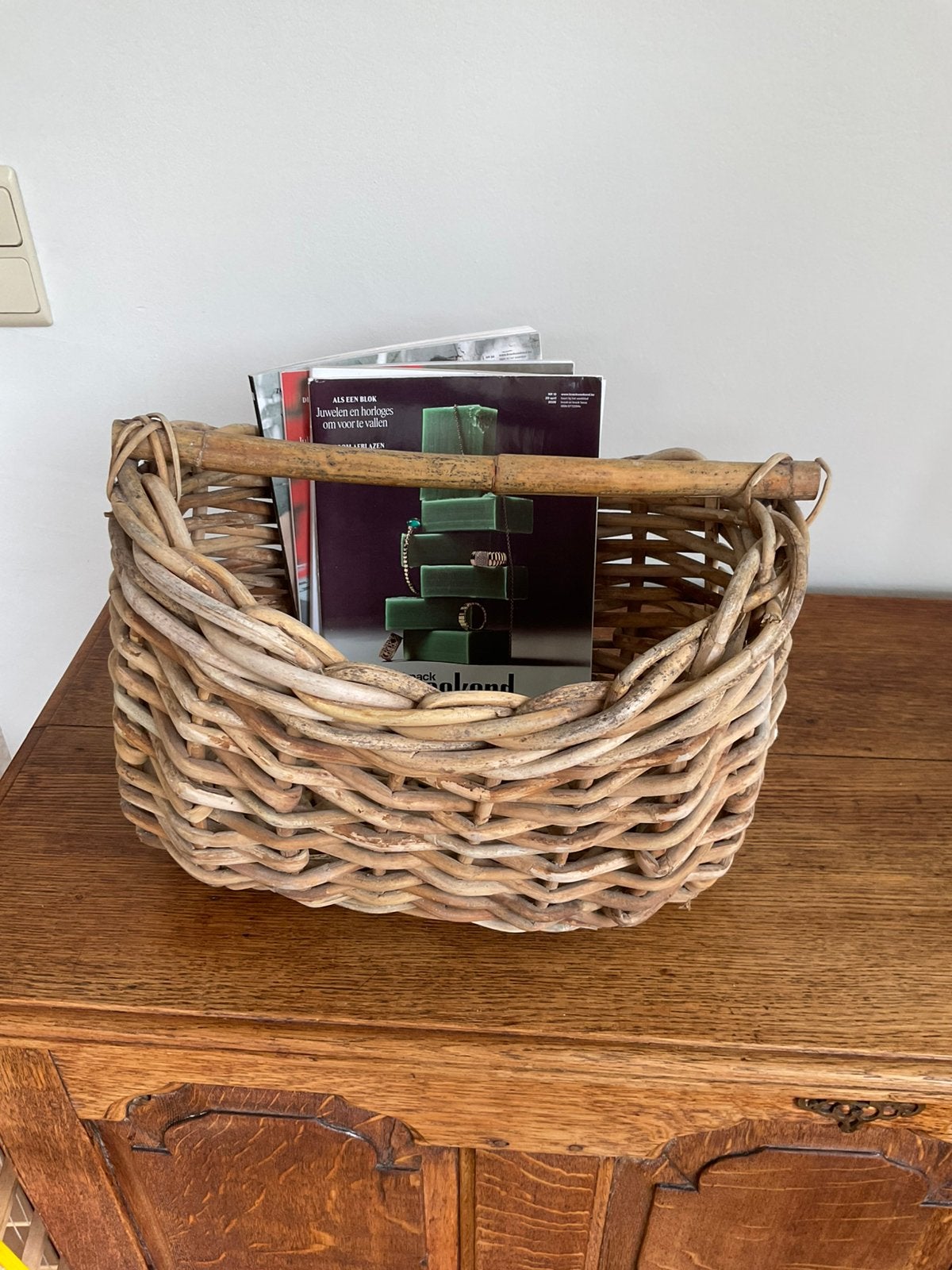 Oude mand met houten handvat, Enlèvement, Utilisé, Osier, Panier