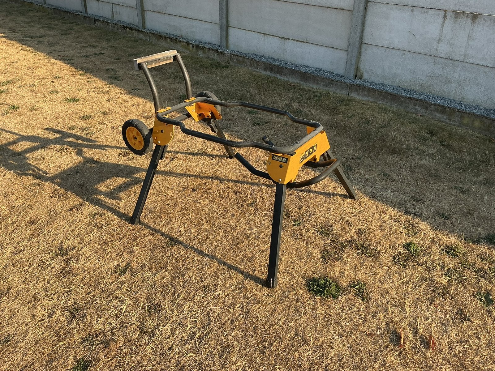 Dewalt zaagtafelonderstel, Doe-het-zelf en Bouw, Ophalen, Zo goed als nieuw