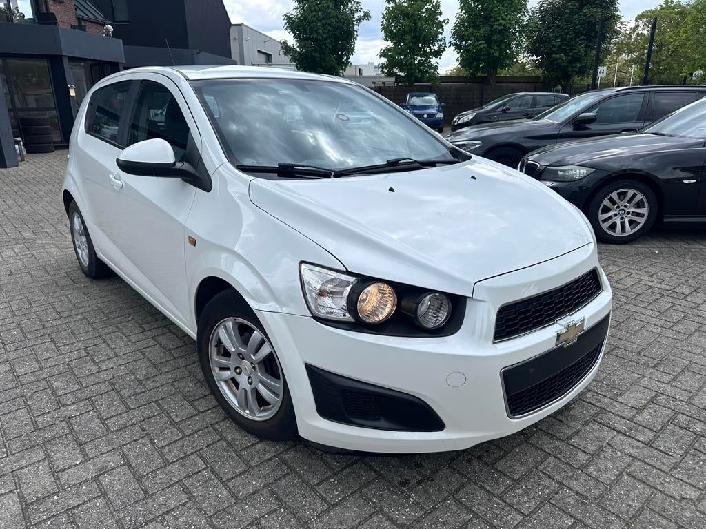 Chevrolet Aveo 1.2i Essence Euro5, Auto's, Chevrolet, Voorwielaandrijving, Euro 5, Stof, 1229 cc