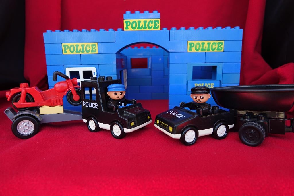 Lego Duplo politiekantoor + 2 voertuigen met aanhangwagen, Kinderen en Baby's, Speelgoed | Duplo en Lego, Inclusief minifiguren