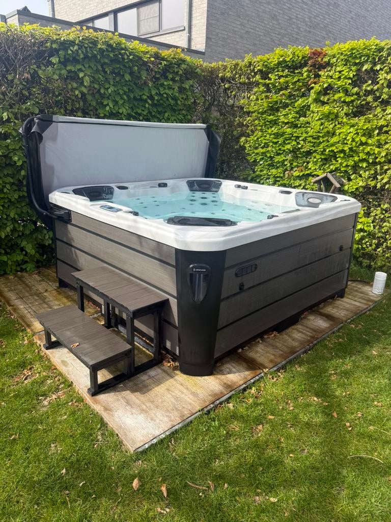 Spacuzzi  8 mnd oud in nieuwstaat, Tuin en Terras, Ophalen, Zo goed als nieuw