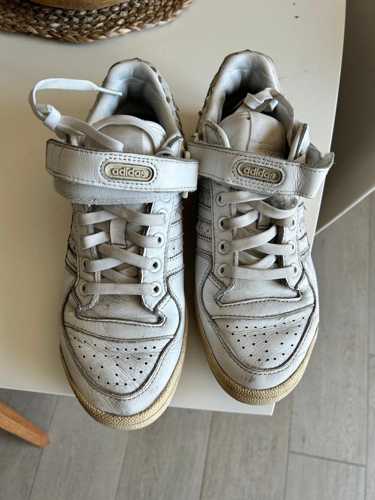 Adidas witte sneakers, Kleding | Dames, Schoenen, Ophalen, Adidas, Wit, Sneakers