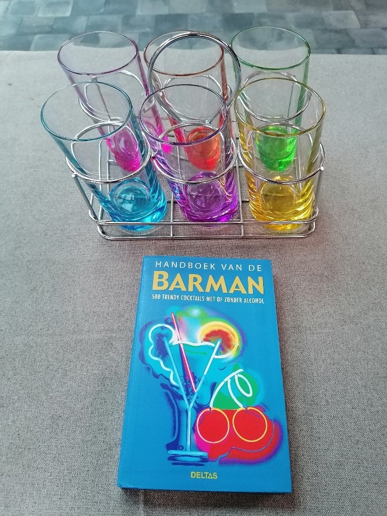 Scheve cocktail glazen en handgids barman nieuw. n., Enlèvement, Neuf