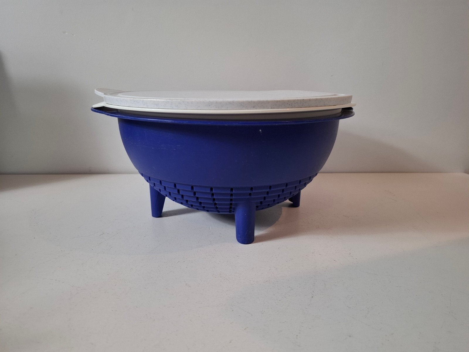 tupperware vergiet met snijplank, Huis en Inrichting, Keuken | Tupperware, Ophalen