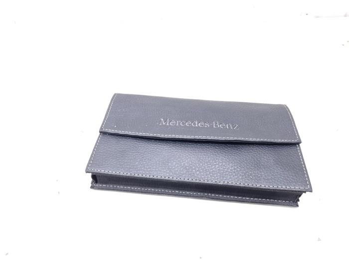 Livret d'instructions d'un Mercedes C-Klasse, Autos : Pièces & Accessoires, 3 mois de garantie, Utilisé, -, -