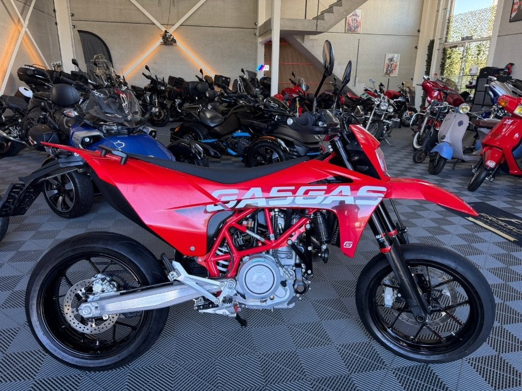GASGAS SM 700 * GARANTIE * 2022 * 3.000 km, Motos, Plus de 35 kW, Gasgas, Gasgas, Enlèvement