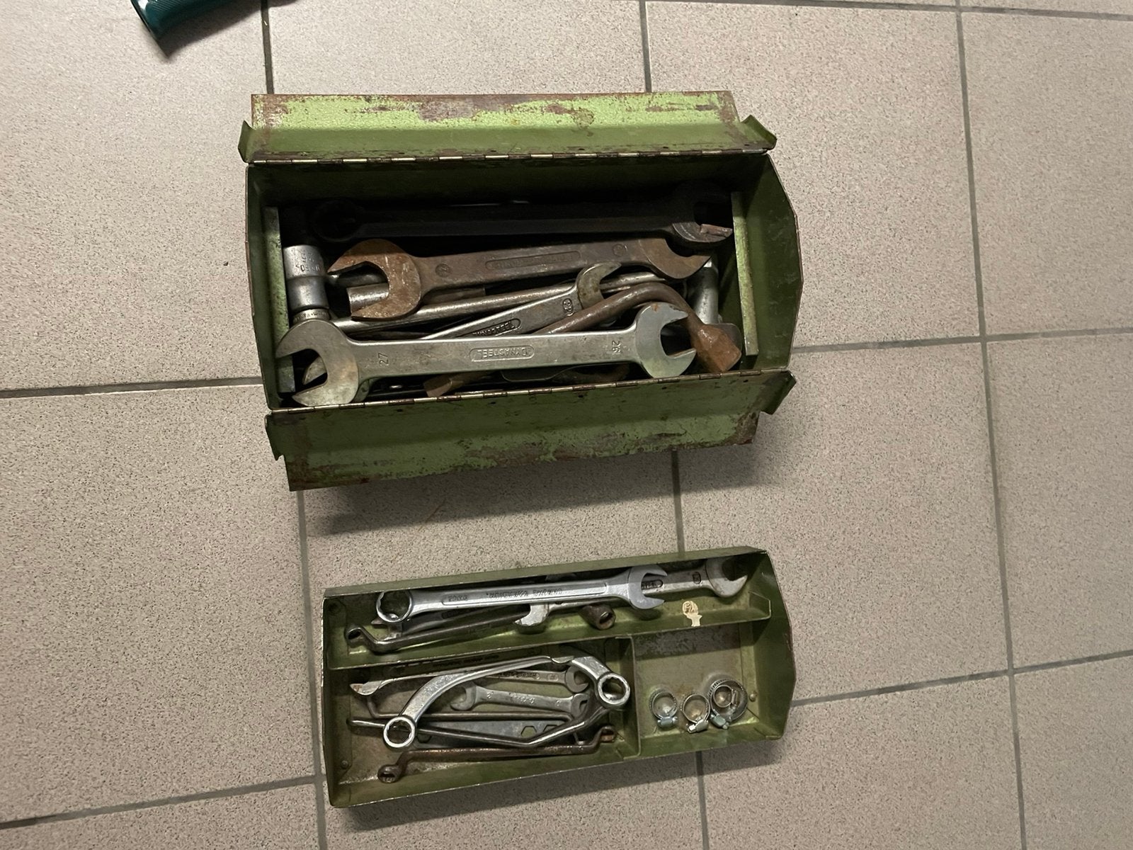 Matériel de travail pour voitures et 3 perceuses à bois, Enlèvement, Utilisé