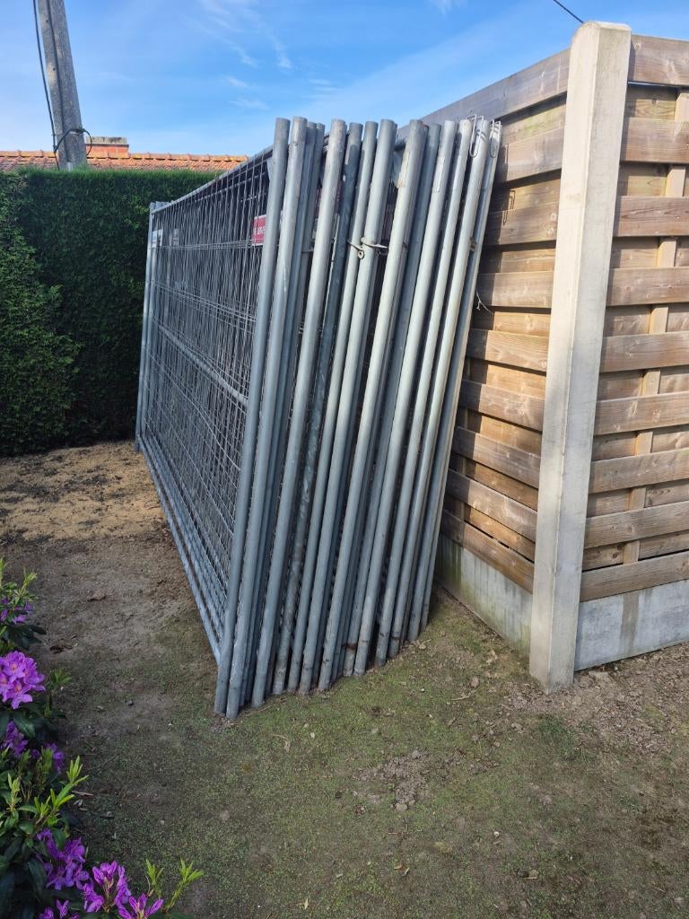 werfhekkens en bijhorende kunststof ballastblokken, Ophalen, Gebruikt