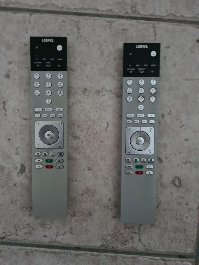 2 originele loewe assist 2 afstandsbedieningen, Ophalen of Verzenden, Zo goed als nieuw, Origineel, Tv