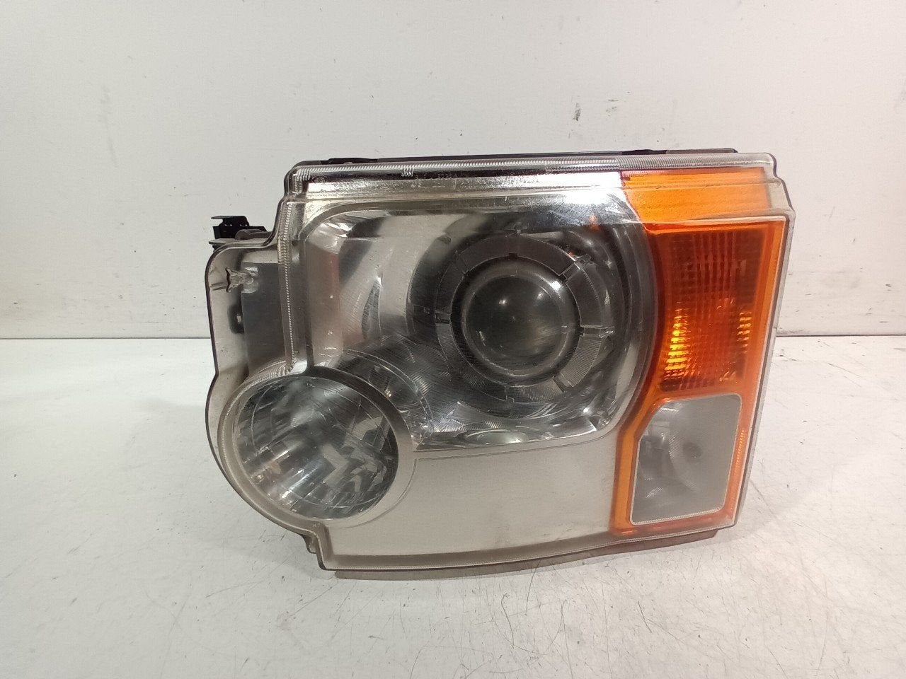 Koplamp links Land Rover Discovery, Onderdelen@venauto.nl, Van der Ven Autorecycling B.V., Ettenseweg 76, 4706 PB Roosendaal, The Netherlands