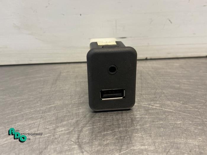 Connexion USB d'un Chevrolet Aveo (Aveo 11-), -, 3 mois de garantie, Utilisé, -