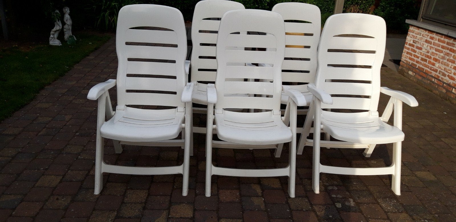 5 verstelbare witte tuinstoelen , Lawn Comfort, Enlèvement, Utilisé