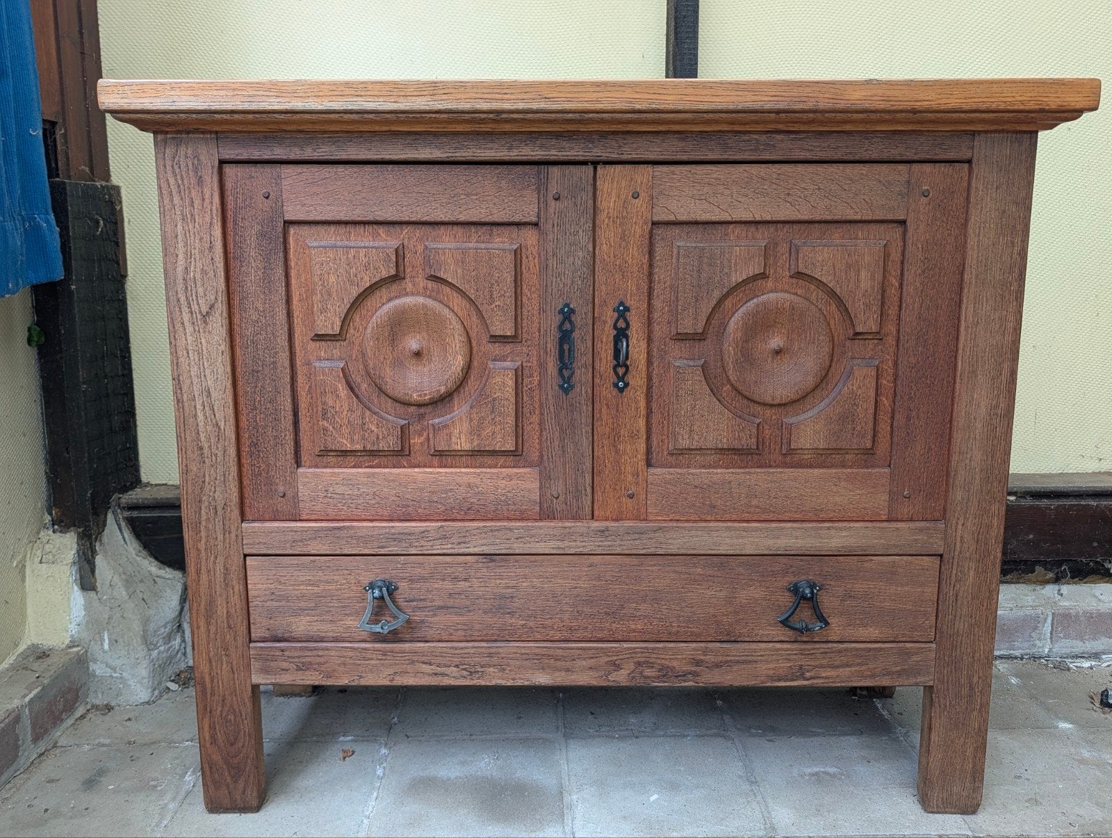armoire brutaliste en chêne massif, Maison & Meubles, 25 à 50 cm, 100 à 150 cm, Enlèvement, Utilisé
